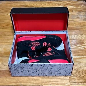 **SOLD** Jordan 4 Red Thunder- sz 7Y/8.5 Wmns